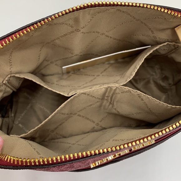 MICHAEL KORS JET SET TRAVEL MEDIUM DOME XCROSS XBODY MULBERRY MULTI COLOR - Picture 11 of 16